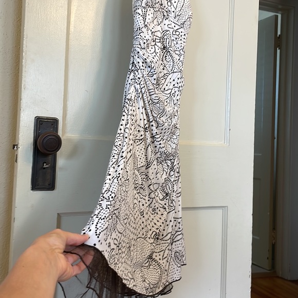 Beautiful wedding guest dress/Sundress with Ruching and open back details - Picture 2 of 7